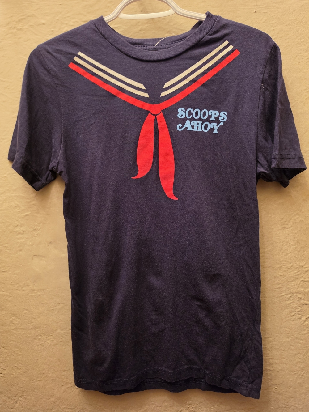 Netflix Stranger Things Scoops Ahoy T-Shirt Small 100% Cotton
